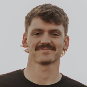 A portrait of Andy Holden.
